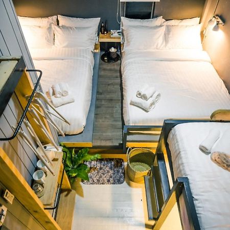 Zeds Hostel Бангкок Екстер'єр фото