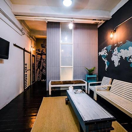 Zeds Hostel Бангкок Екстер'єр фото