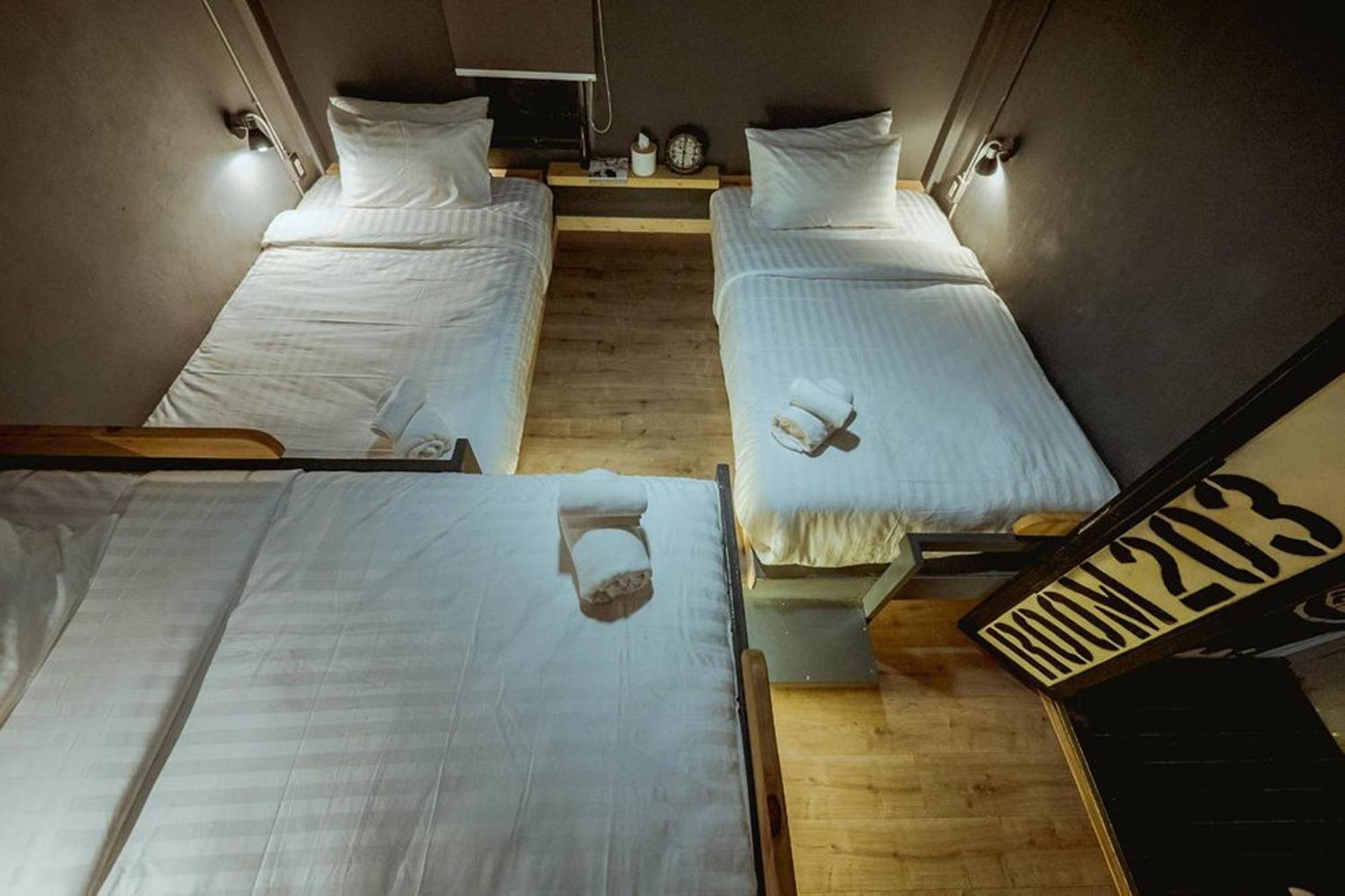 Zeds Hostel Бангкок Екстер'єр фото