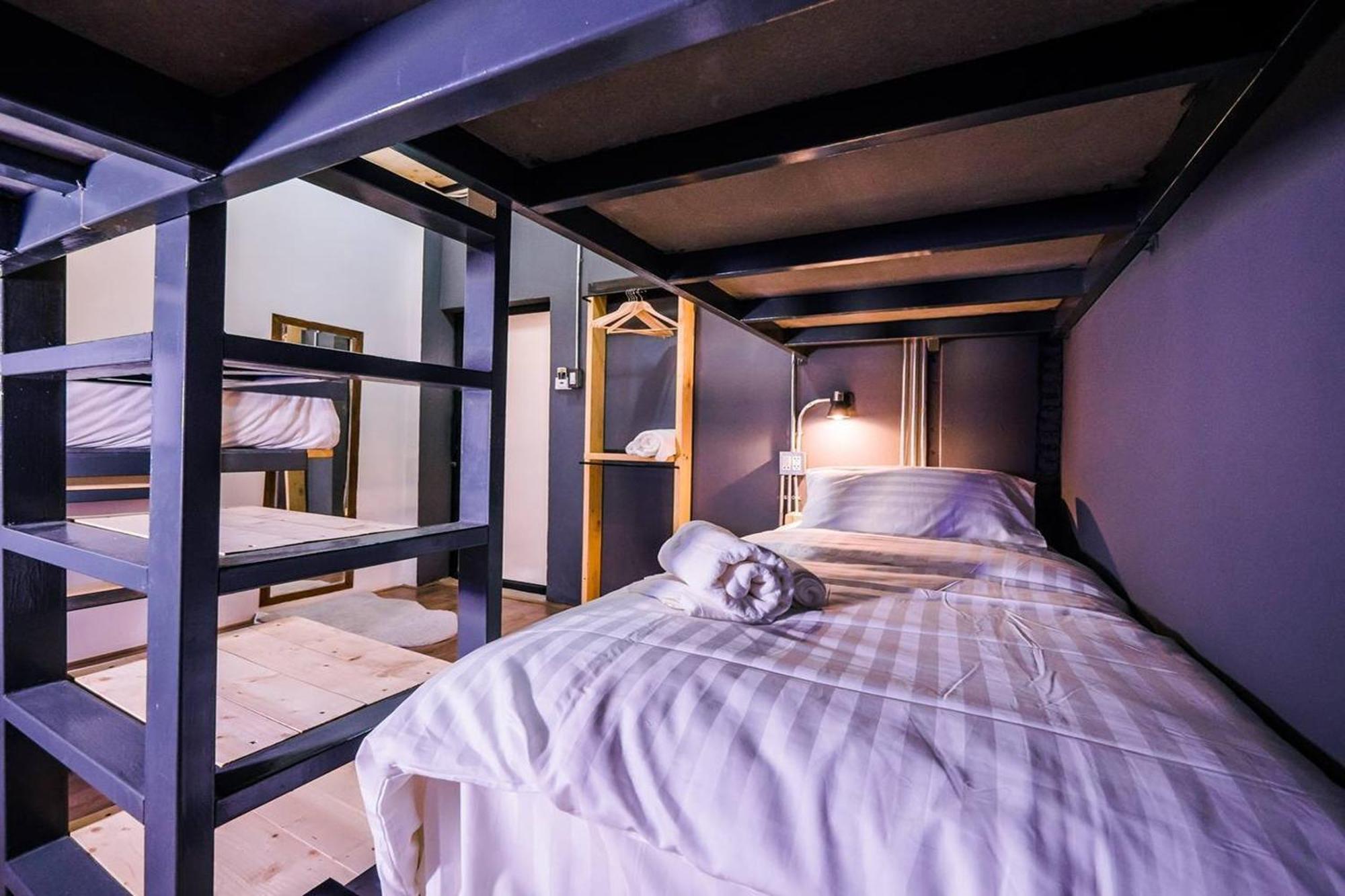 Zeds Hostel Бангкок Екстер'єр фото