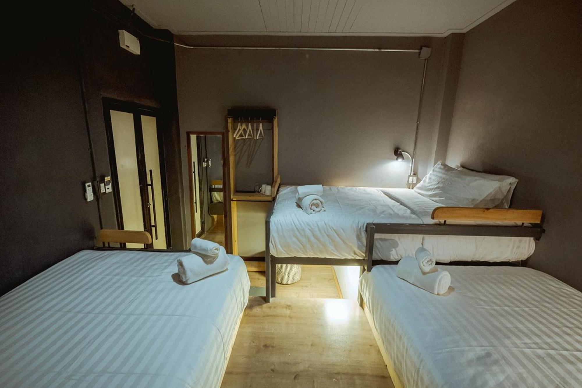 Zeds Hostel Бангкок Екстер'єр фото