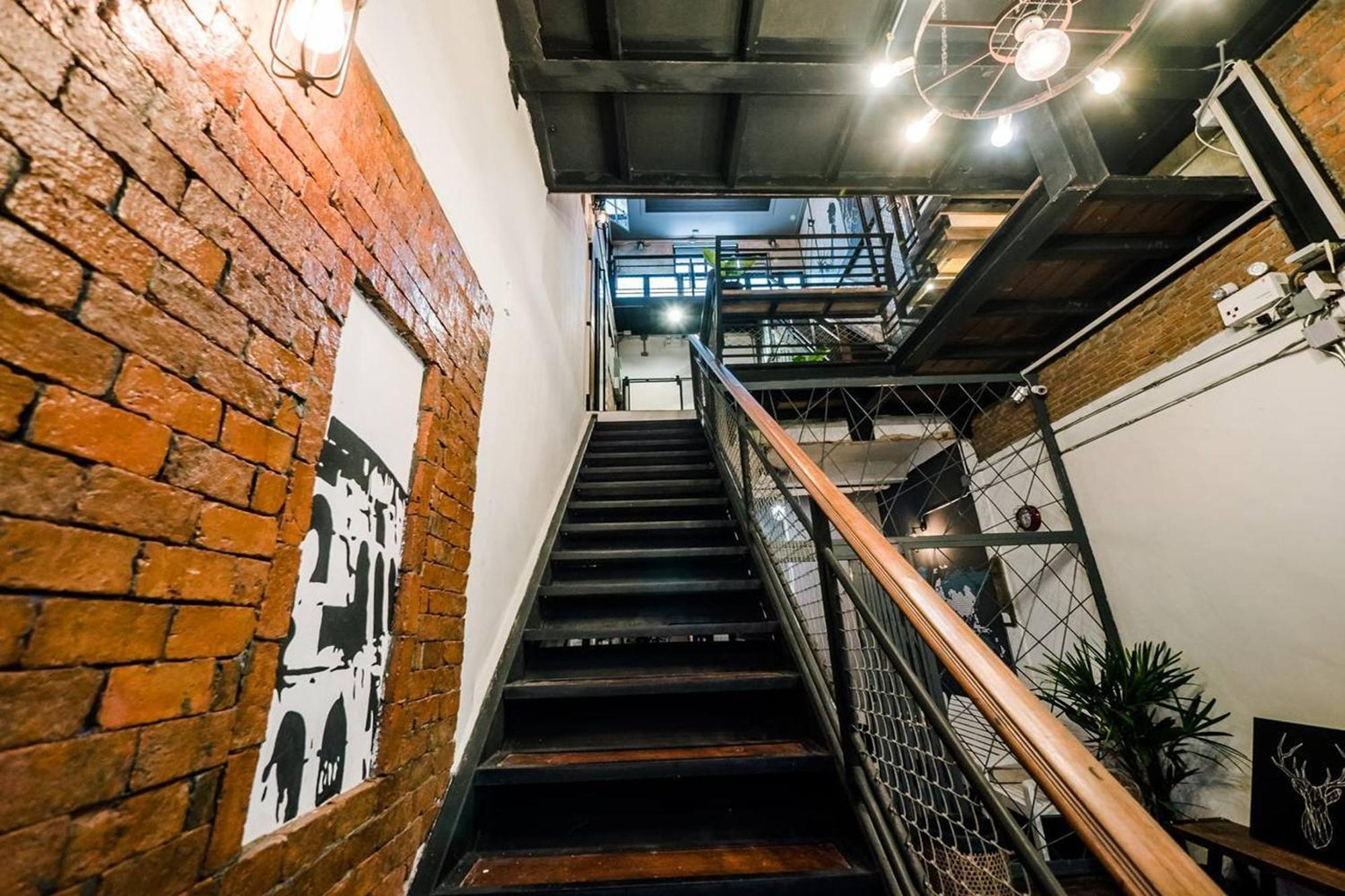 Zeds Hostel Бангкок Екстер'єр фото