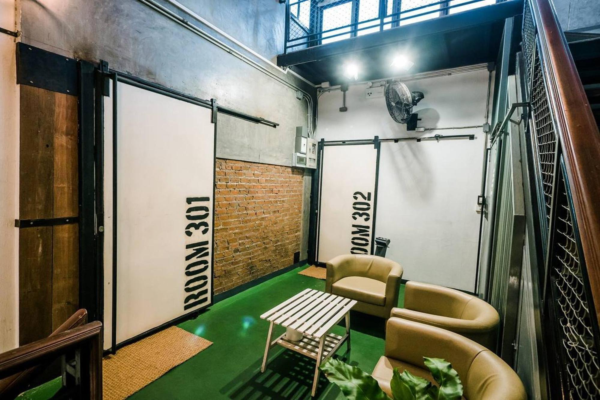 Zeds Hostel Бангкок Екстер'єр фото