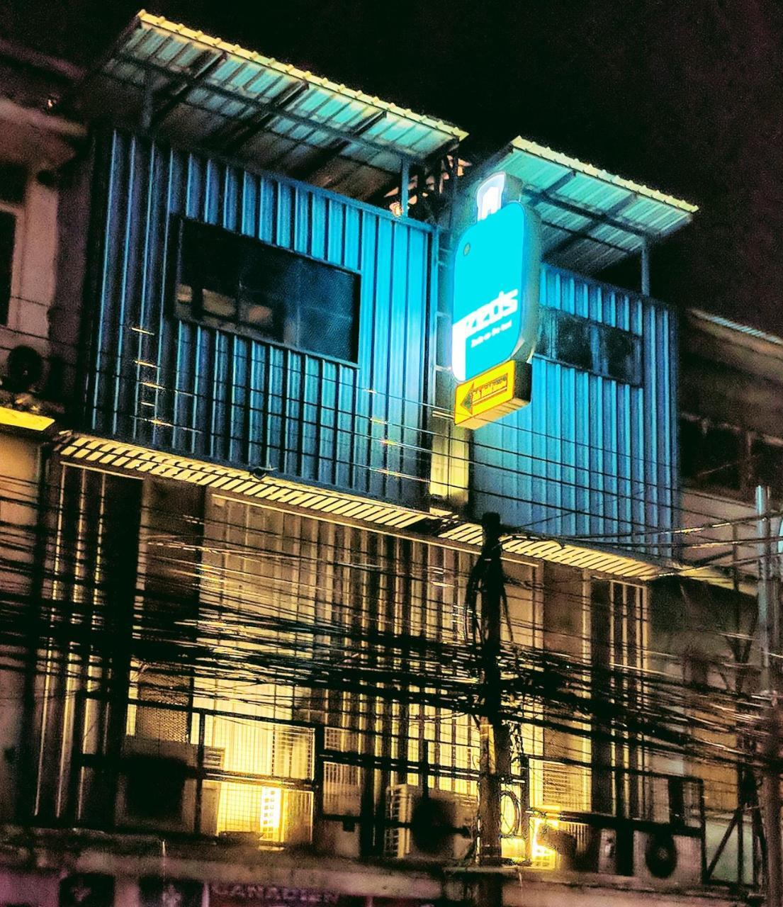 Zeds Hostel Бангкок Екстер'єр фото