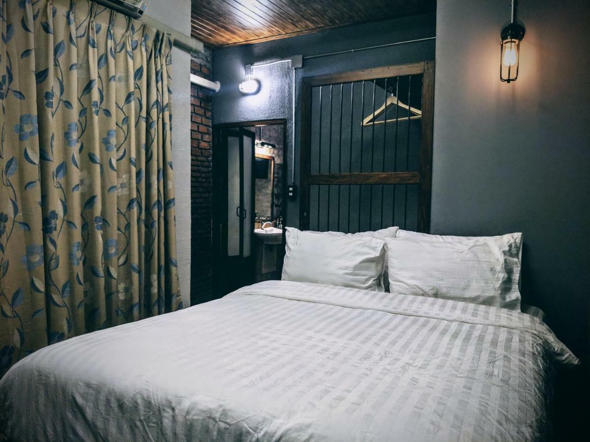 Zeds Hostel Бангкок Екстер'єр фото