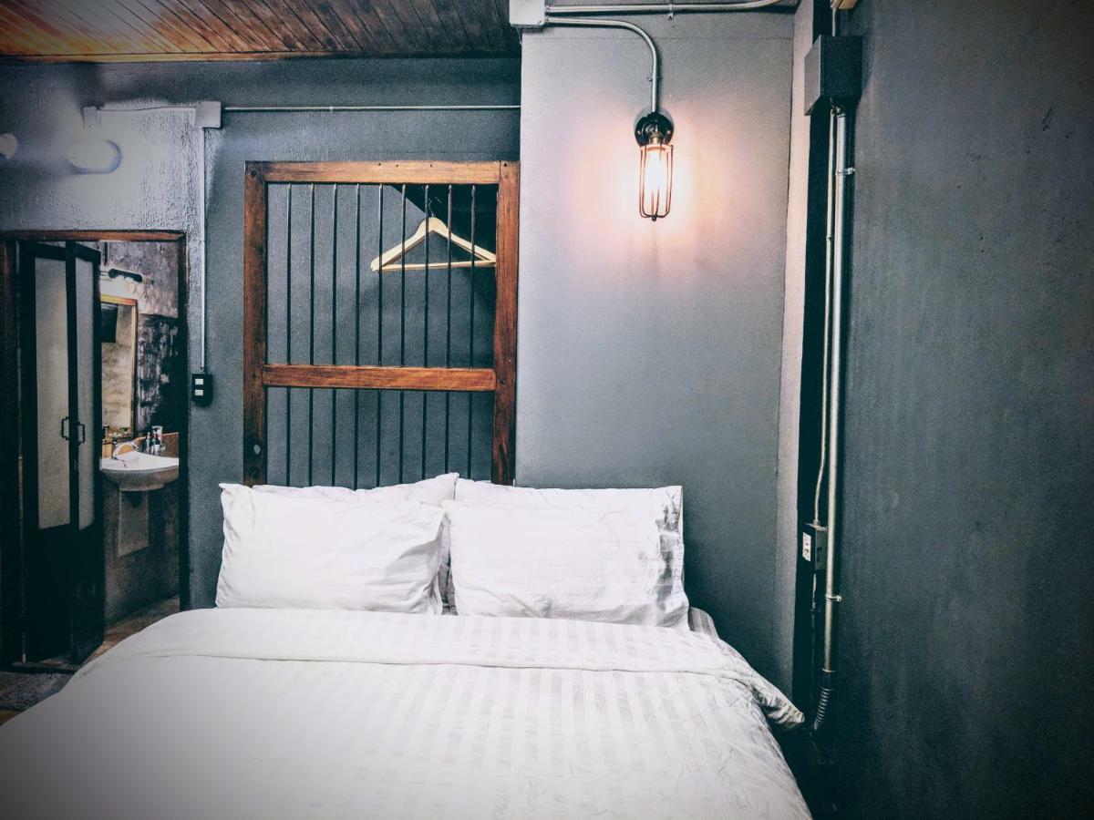 Zeds Hostel Бангкок Екстер'єр фото