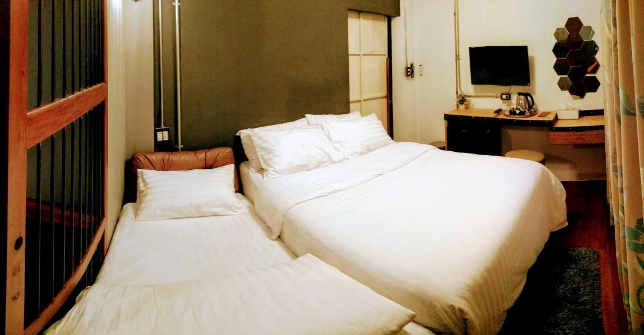 Zeds Hostel Бангкок Екстер'єр фото